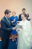Пётр Воронин награждает Кристину Лебедеву