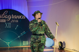 Александра Щегликова ведёт передачу "В мире уборщиц"