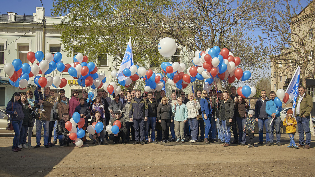 Работники Оренбургского гелиевого завода на Празднике Весны и Труда