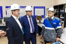 Участники совета с начальником Производства моторных топлив Дмитрием Котовым