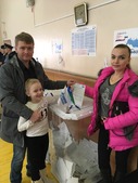 Дмитрий Аринчев голосует со своими близкими