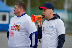 Алексей Иванцов приветствует участников забега