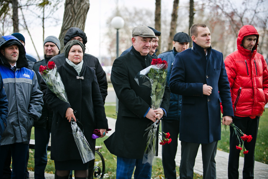 На митинге памяти Виктора Черномырдина — близкие, коллеги, друзья...