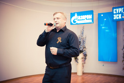 Валерий Моисеев (производство №1) поёт песню "Темная ночь"