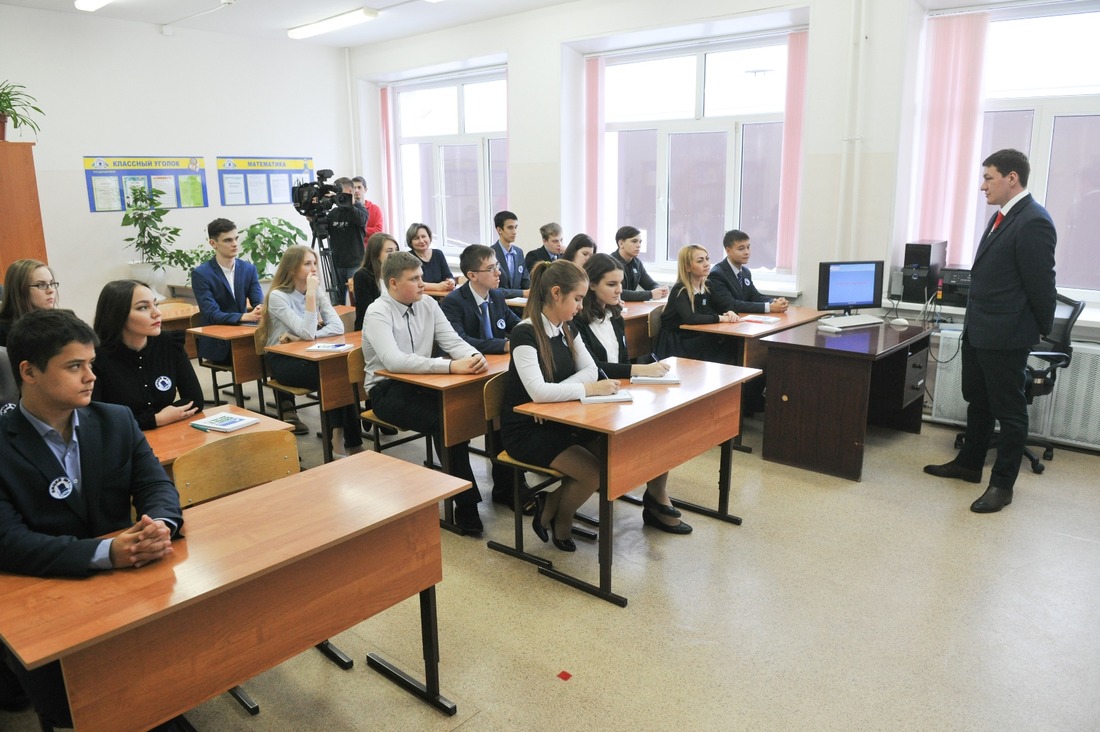 Специалисты Сургутского ЗСК проводит презентацию предприятия