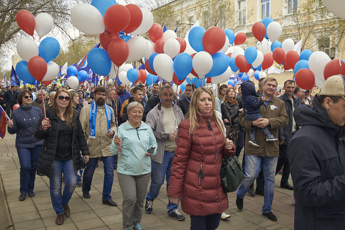 Первомайское шествие по центральной улице города Оренбурга