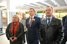 Тамара Лычкатая, Сергей Васин и Александ Пузырёв на открытии выставки