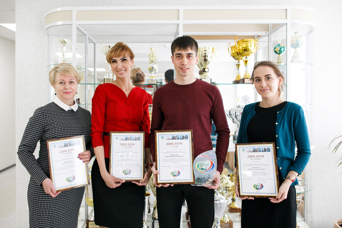 Победители конкурса после церемонии награждения в администрации Сургутского района