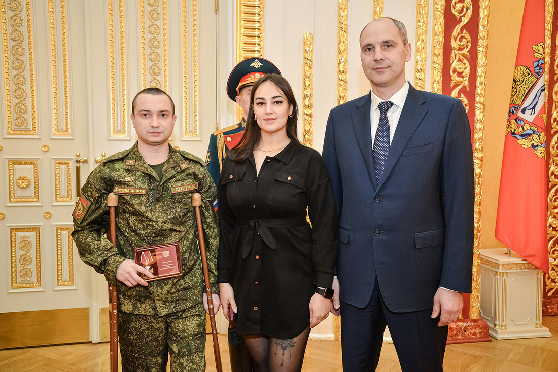 Награду вручил губернатор Денис Паслер