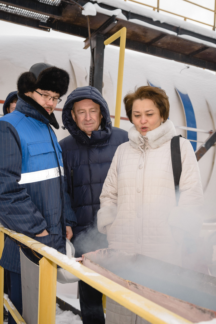 Зрелищная часть экскурсии — наполнение емкости жидким кислородом