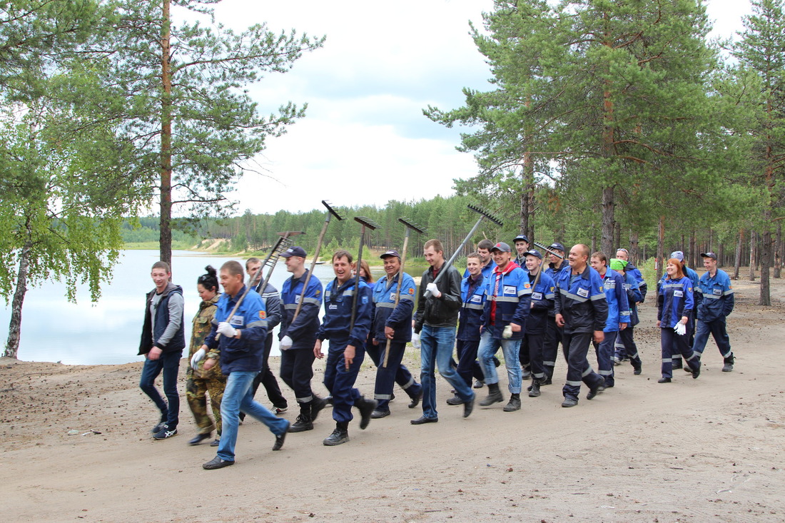 Работники Сосногорского ГПЗ — участники республиканской экологической акции «Речная лента»