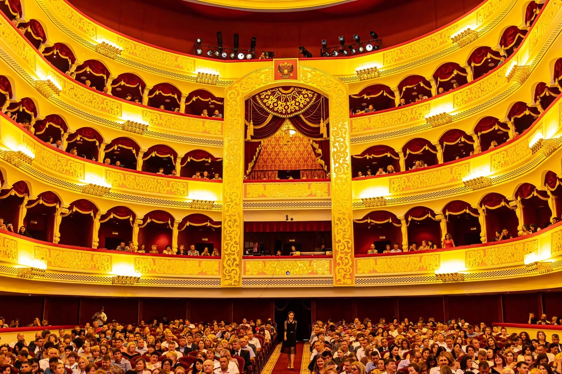 астраханский театр оперы и балета внутри