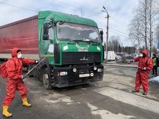 Обработка автомобилей перед заездом на территорию Сосногорского ГПЗ в целях недопущения распространения короновирусной инфекции