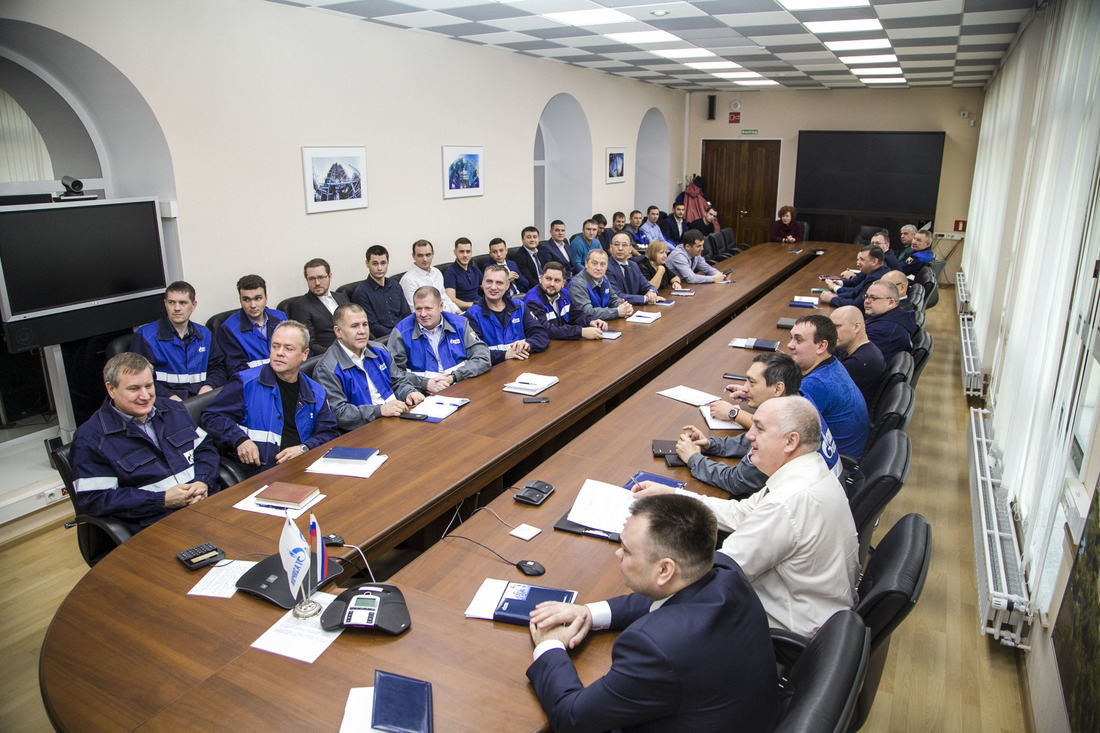 Награждение участников конференции на оперативном совещании главного инженера завода