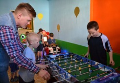 Олег Ермолов принял активное участие в играх с ребятами