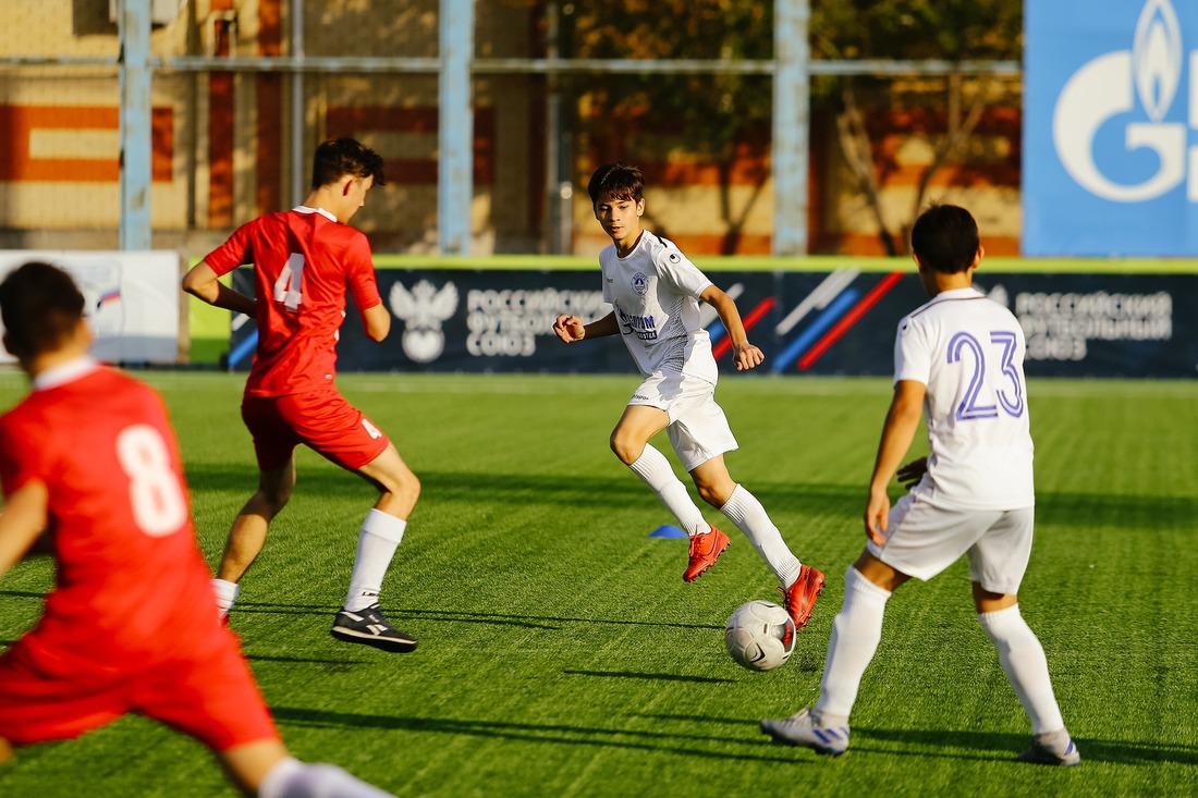 Товарищеский матч между командами «Юность» и юношеской командой «Волгарь».