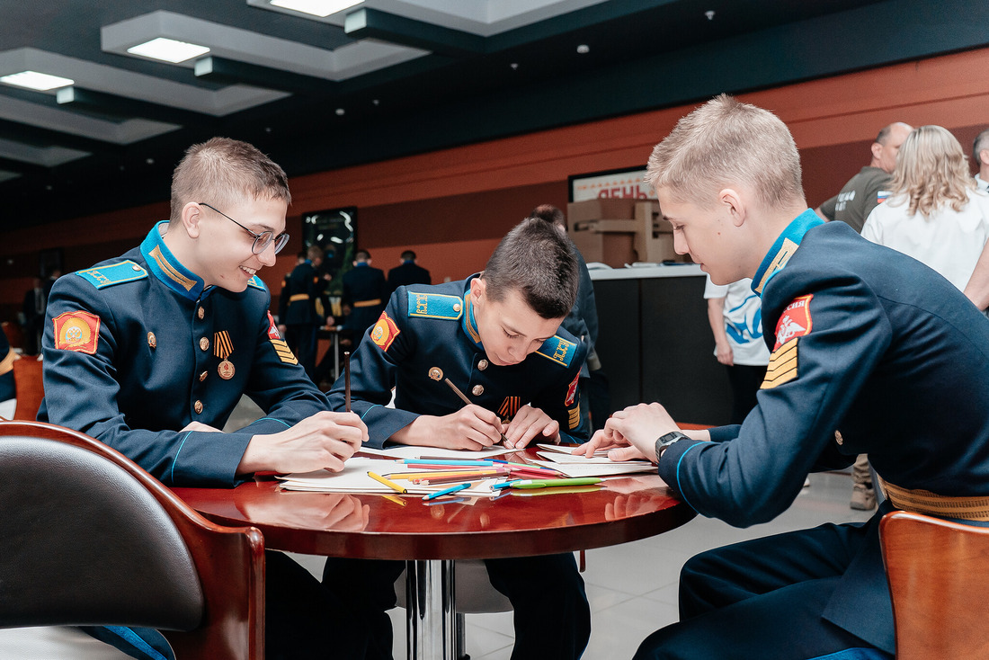 Все желающие могли написать письма военнослужащим