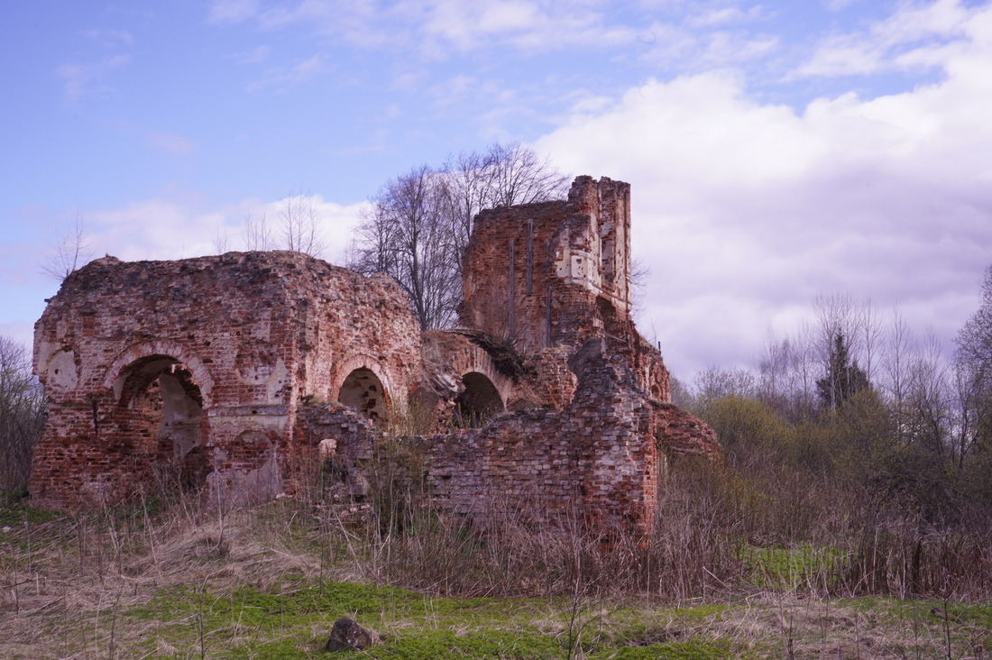 Газовики вели поиск павших солдат у руин старой церкви ныне несуществующего села Воробьево