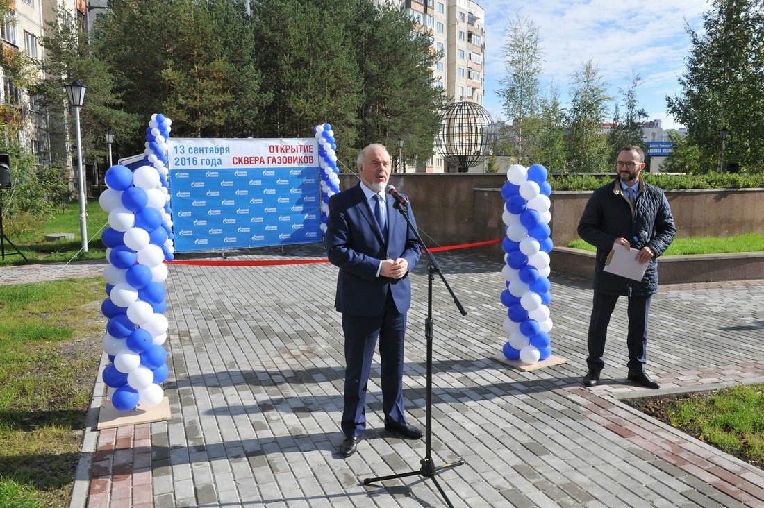 Глава Сургута Вадим Шувалов на церемонии открытия Сквера газовиков