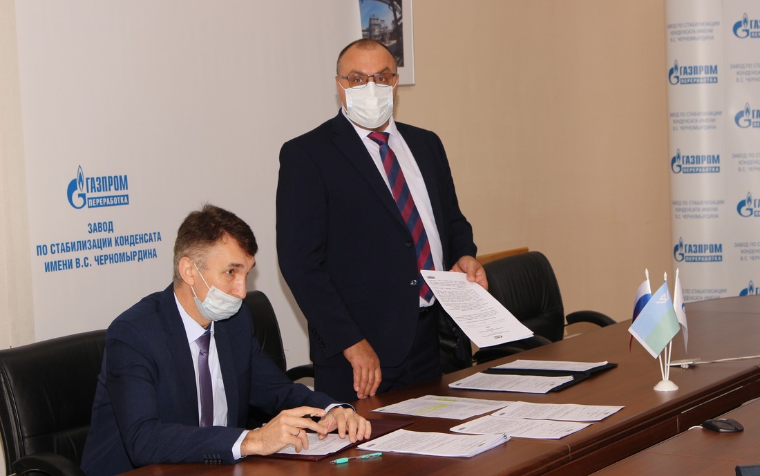 Представители отдела по делам ГО и ЧС Сургутского ЗСК в ходе тренировки