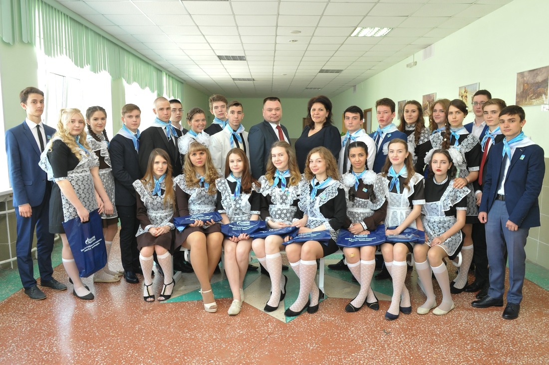 Общее фото с выпускниками "Газпром-класса"