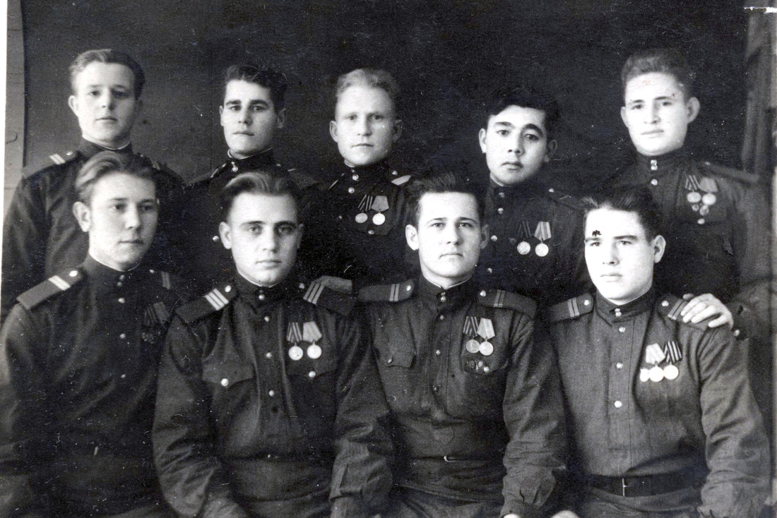 В.А. Бойко (2ой снизу слева)