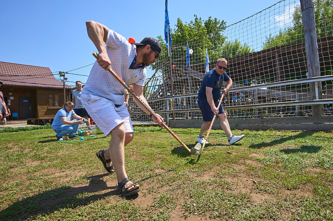 Для взрослых были организованы спортивные и рыболовные соревнования.