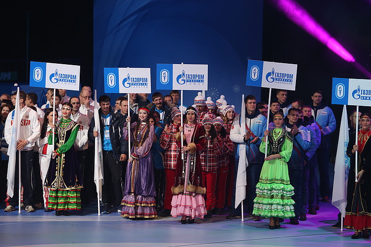 Представители 26 команд дочерних обществ компании вышли на сцену Уфа-Арены, чтобы поприветствовать друг друга