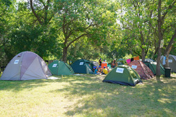 Палаточный лагерь раскинулся на берегу р. Бушма Володарского района Астраханской области