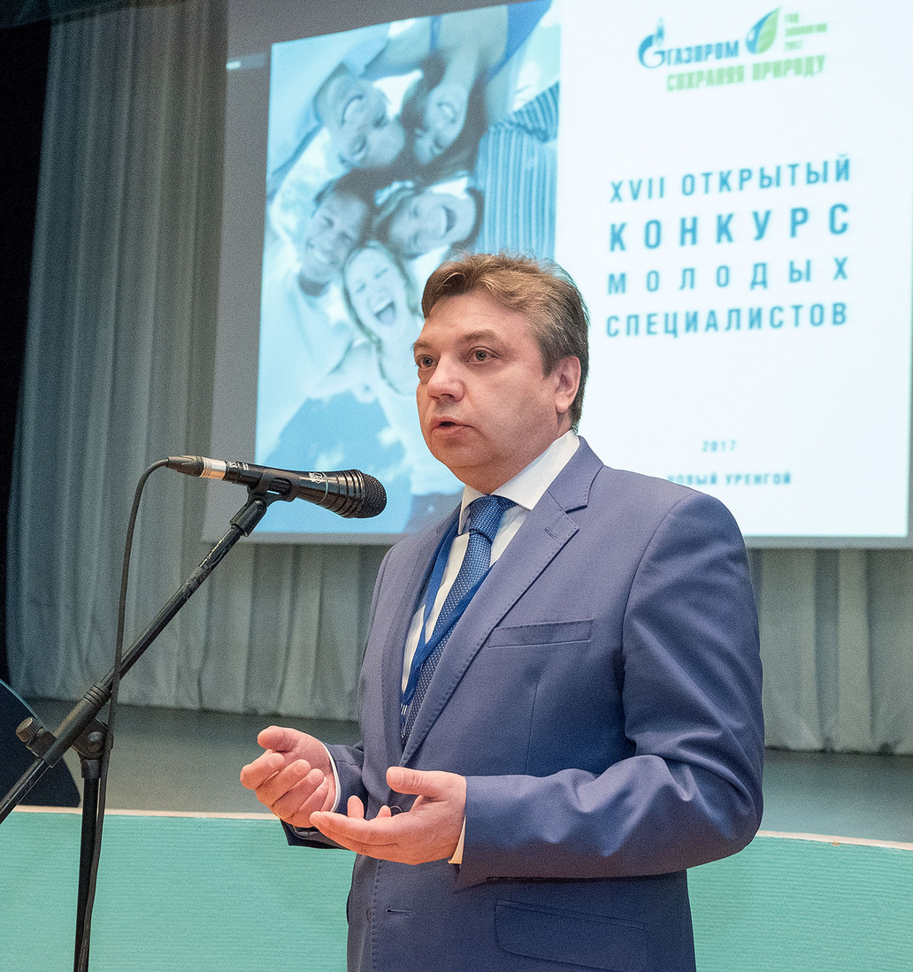 Директор ЗПКТ И. Чернухин приветствует молодых специалистов