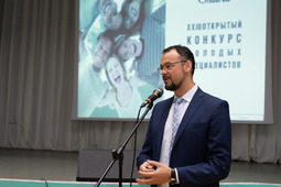 Конкурсантов поприветствовал директор Завода по подготовке конденсата к транспорту Руслан Койшин