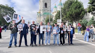 Сотрудники Астраханского ГПЗ — участники акции "Бессмертный полк"