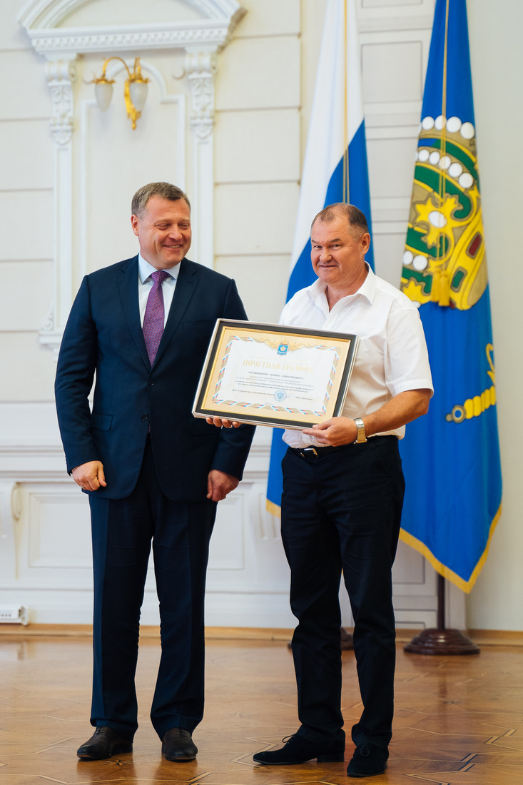 Почетной грамотой губернатора Астраханской области награжден председатель ППО АГПЗ Юрий Орешников