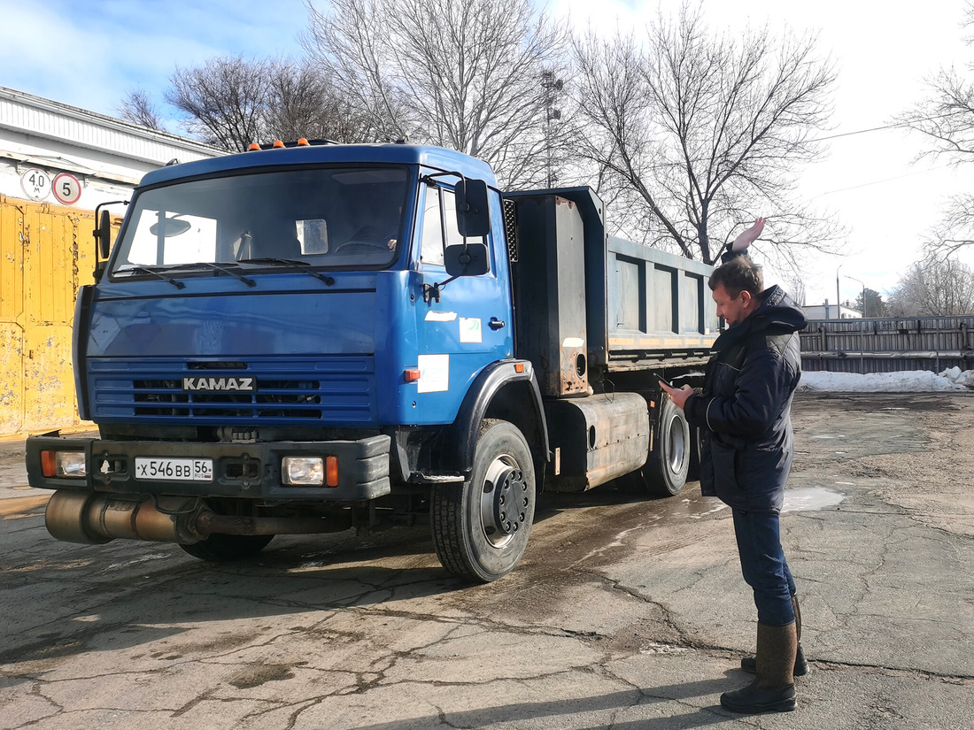 Водители маневрировали на автодроме