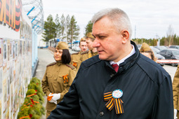 Директор завода Андрей Дорощук у Стены Памяти