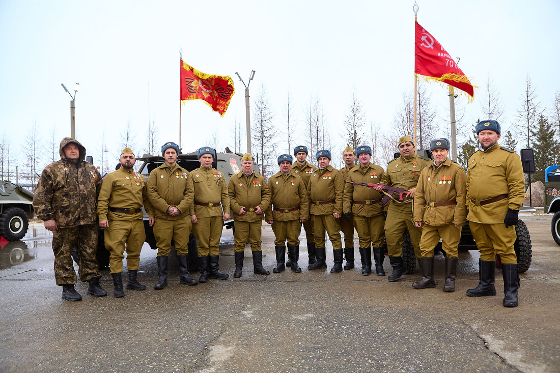 Сотрудники группы транспортного обеспечения организовали выставку военной техники