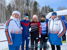 Сергей Васин, председатель ОППО "Газпром переработка профсоюз" с нашими лыжниками