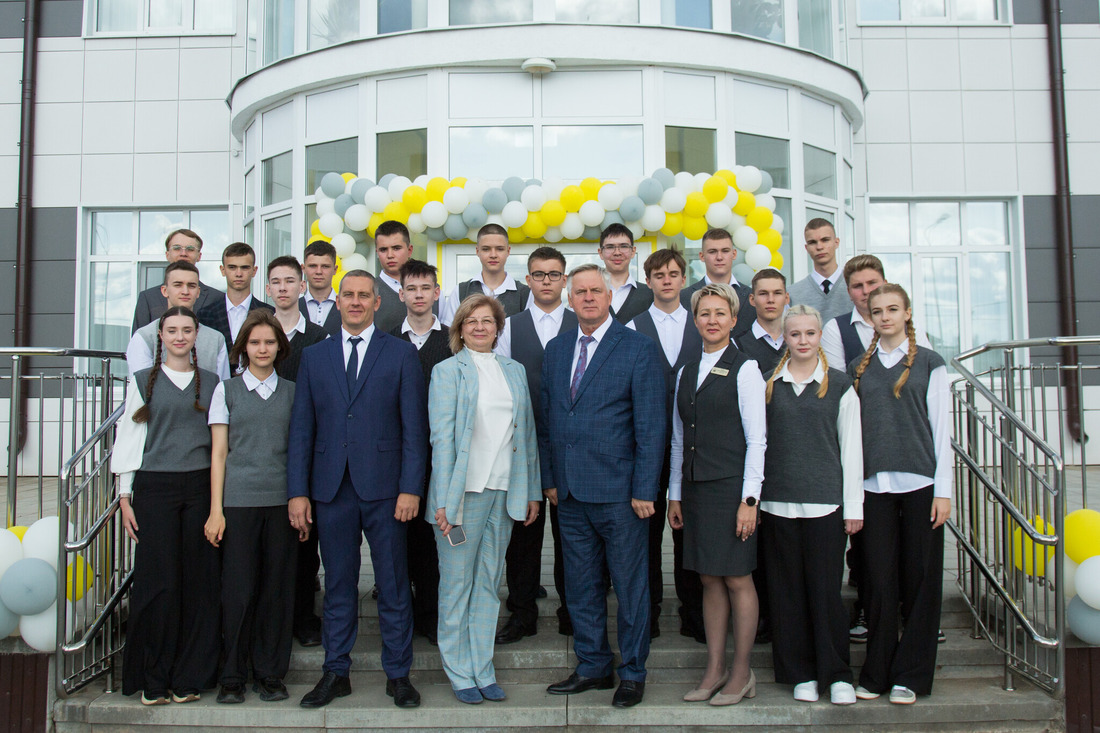 Ученики "Газпром-класса" и их кураторы