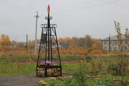 Памятный знак "Первая скважина" расположен на месте Седъельского месторождения