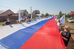 На праздник флага в Подгородней Покровке собрались более трех тысяч оренбуржцев из разных уголков региона
