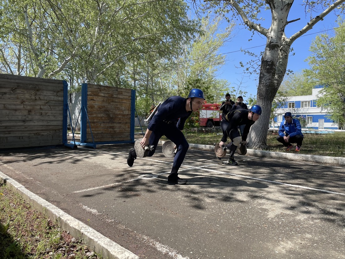 Преодоление 100-метровой полосы препятствий