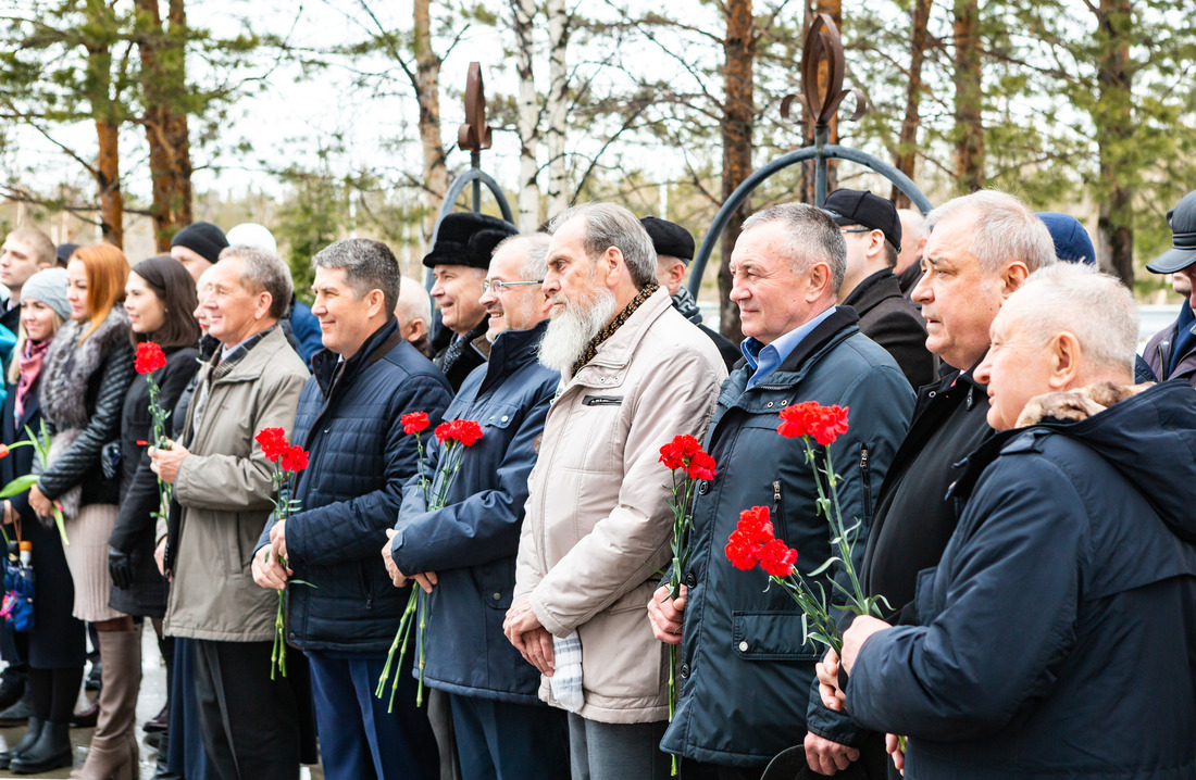 Работники завода и ветераны предприятия