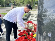 Церемония возложения цветов