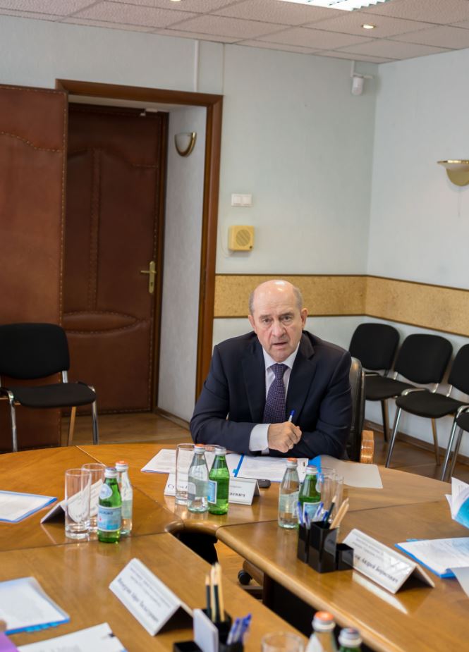 Член Правления, начальник Департамента ПАО "Газпром" Геннадий Сухов