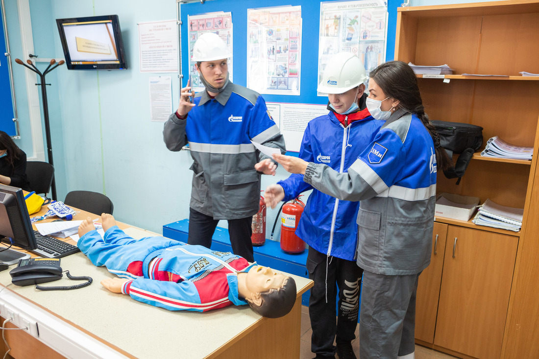 Инструктаж для школьников  по оказанию первой помощи на Сургутском ЗСК