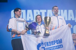 Студенческая команда «Газпром переработки» на награждении