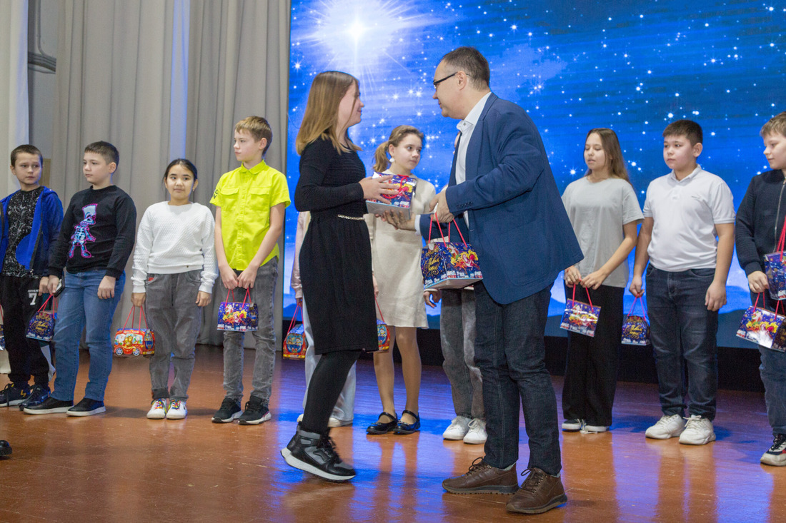 Подарки от газовиков получили 500 юных оренбуржцев