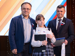 Награда компании "Газпром переработка" вручена Полине Шукшиной