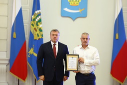 Награду получил Константин Буренко, заместитель начальника транспортного цеха