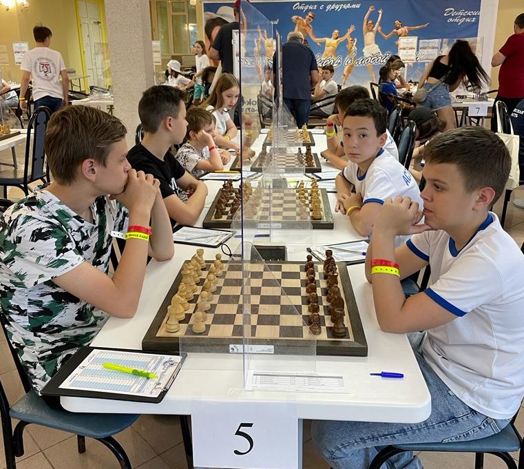 Участники открытых Всероссийских соревнований по шахматам «Белая ладья»
